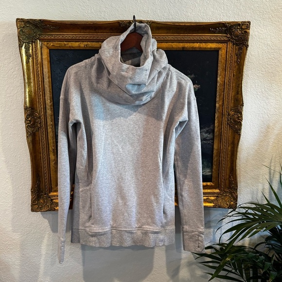 Lululemon Gray Hooded High Neck Active Sweatshirt with Thumb Holes Size 4 - Picture 1 of 5